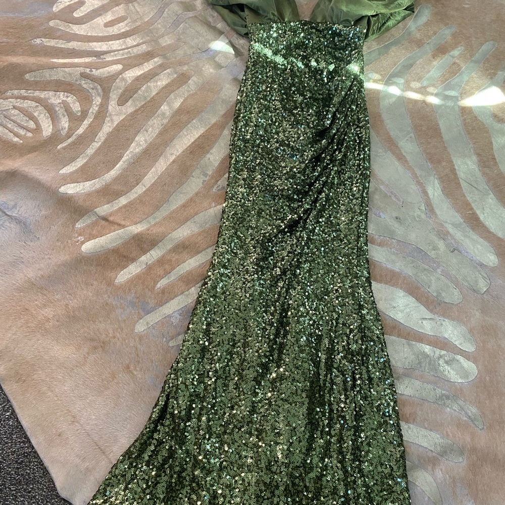 Never worn size 12 beatiful evning gown wedding guest - Picture 2 of 3